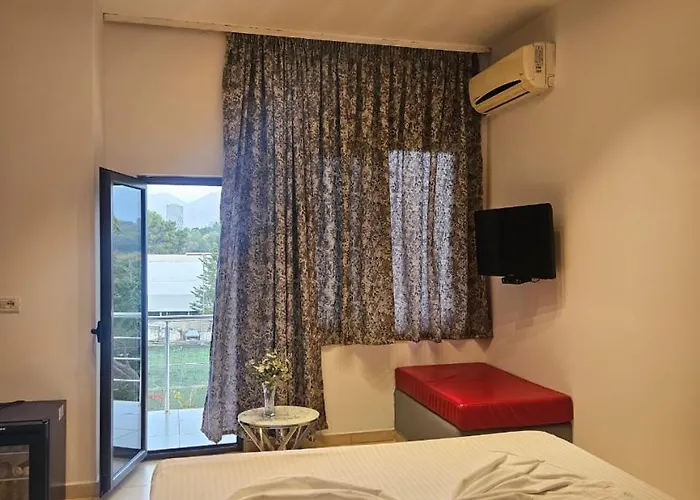 Hotel Golden Flower 3*